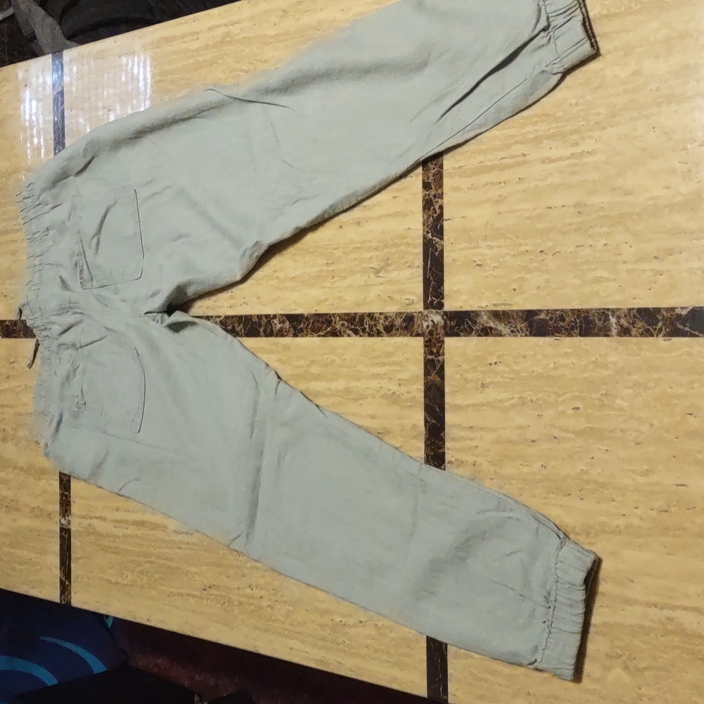 Calvin Klein Jeans light green Capri pants 2